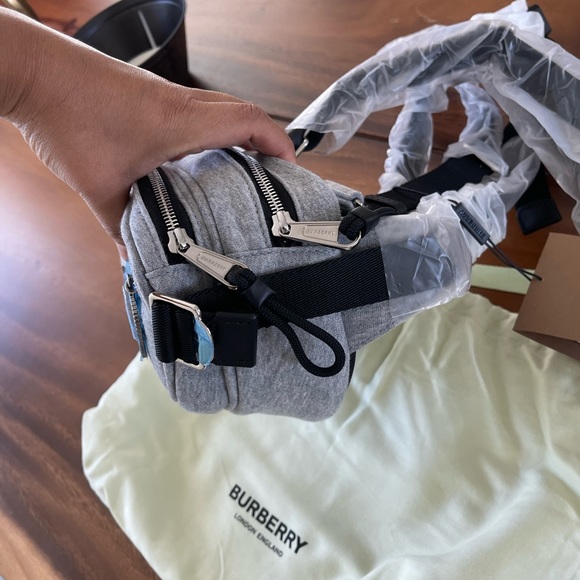 BURBERRY Light Pebble Grey Unisex Logo Applique Cotton Jersey Cannon Belt Pack - Picture 5 of 15